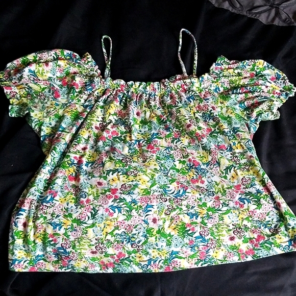 H&M Tops - H&M Floral Top w/Spaghetti Straps & Cold Shoulder
